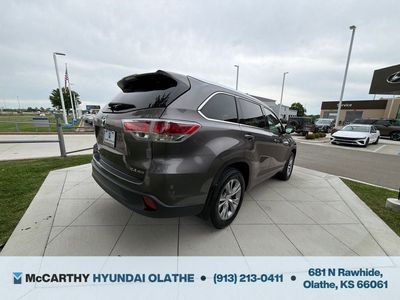 2015 Toyota Highlander — photo 16 view