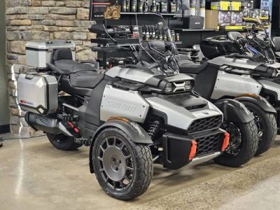 2025 Can-Am® Canyon XT — front three-quarter view