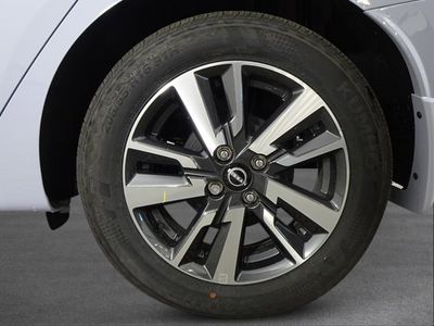 2025 Nissan Versa - Photo 11