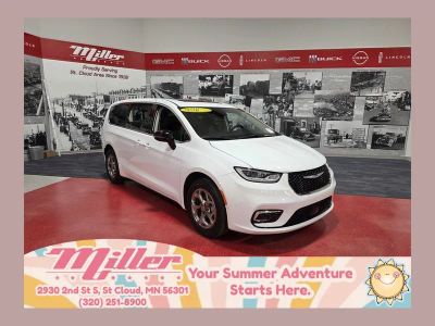 2024 Chrysler Pacifica Limited in Bright White Clearcoat — front three-quarter view