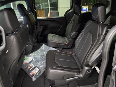 2026 Chrysler Pacifica — photo 30 view