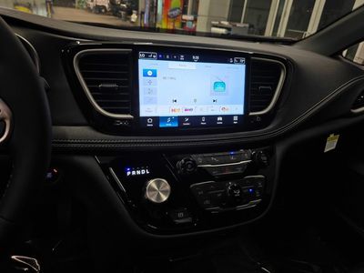 2026 Chrysler Pacifica — photo 22 view