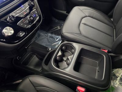 2026 Chrysler Pacifica — photo 25 view