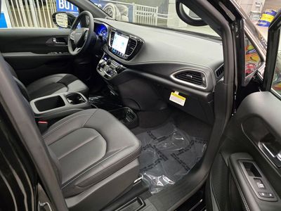 2026 Chrysler Pacifica — photo 32 view
