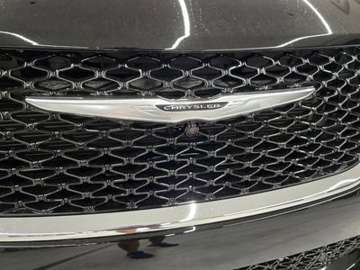 2026 Chrysler Pacifica — photo 9 view