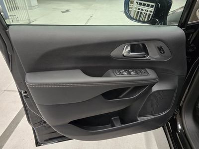 2026 Chrysler Pacifica — photo 14 view