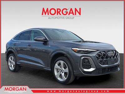 2025 Audi Q5 Sportback Premium Plus in Daytona Gray Pearl Effect — front three-quarter view