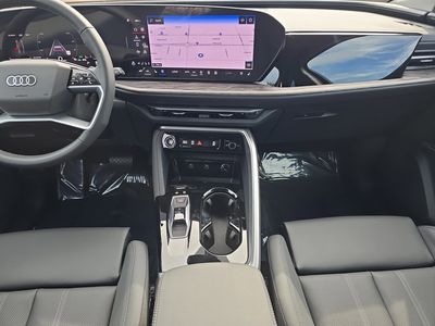 2025 Audi Q5 Sportback — photo 13 view