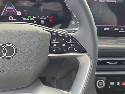 2025 Audi Q5 Sportback — photo 32 view