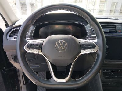 2024 Volkswagen Tiguan — photo 12 view
