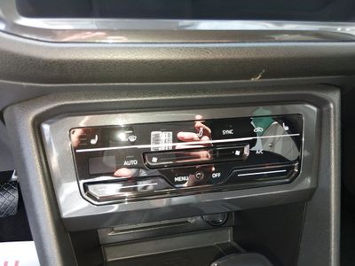 2024 Volkswagen Tiguan — photo 18 view