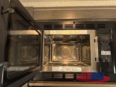 2018 Winnebago Fuse — photo 56 view