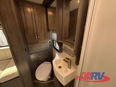 2018 Winnebago Fuse — photo 24 view