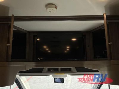 2018 Winnebago Fuse — photo 64 view