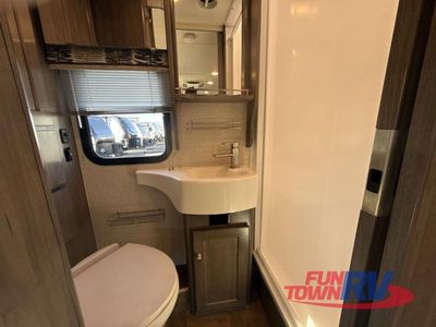 2018 Winnebago Fuse — photo 72 view
