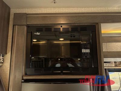 2018 Winnebago Fuse — photo 55 view