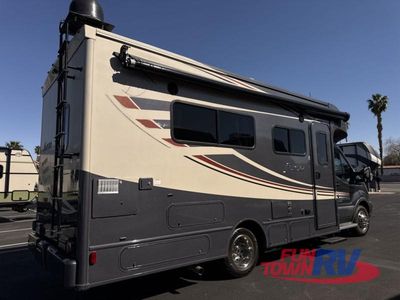 2018 Winnebago Fuse — photo 8 view