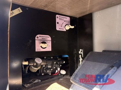 2018 Winnebago Fuse — photo 37 view
