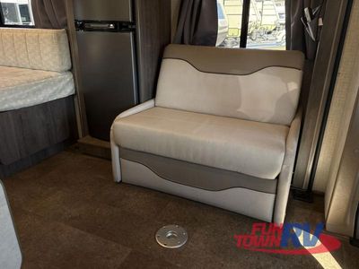 2018 Winnebago Fuse — photo 17 view