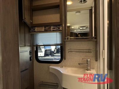 2018 Winnebago Fuse — photo 68 view