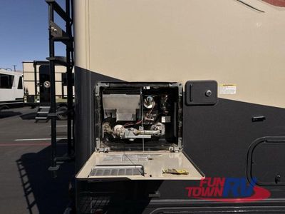 2018 Winnebago Fuse — photo 39 view