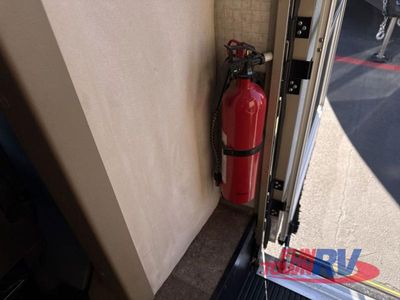 2018 Winnebago Fuse — photo 79 view