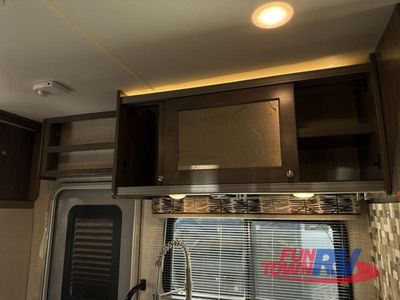 2018 Winnebago Fuse — photo 73 view