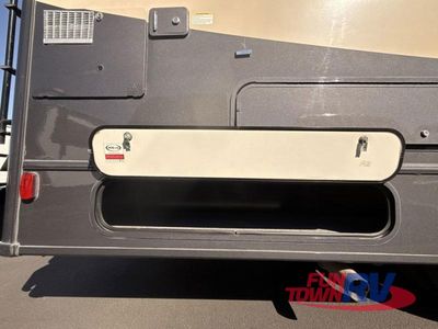 2018 Winnebago Fuse — photo 36 view