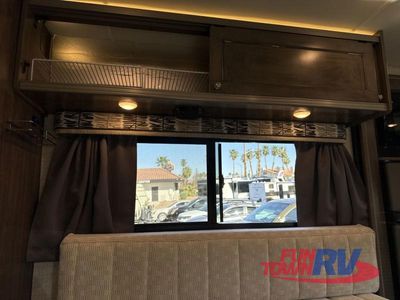 2018 Winnebago Fuse — photo 63 view