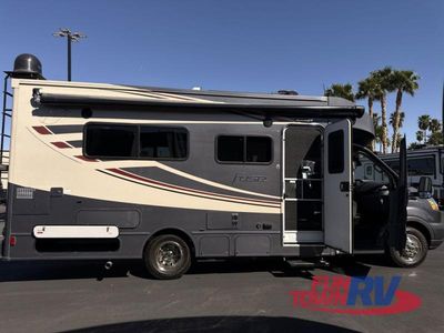 2018 Winnebago Fuse — photo 31 view