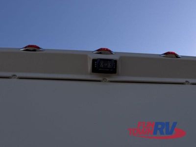2018 Winnebago Fuse — photo 40 view