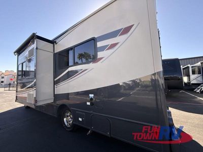 2018 Winnebago Fuse — photo 28 view