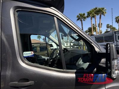 2018 Winnebago Fuse — photo 50 view