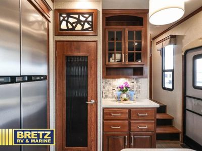 2019 Keystone RV Alpine — photo 16 view