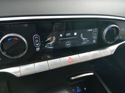 2025 Genesis GV70 - Photo 18