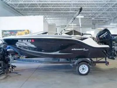 2023 Bayliner M15 — front three-quarter view