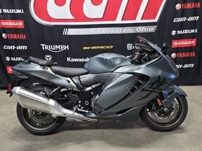 2025 Suzuki Hayabusa — front three-quarter view