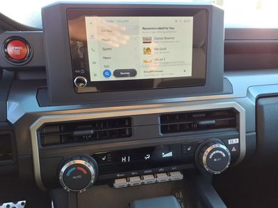 2025 Toyota Tacoma - Photo 18