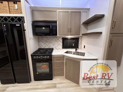 2026 Forest River RV Wildwood Heritage Glen — photo 27 view