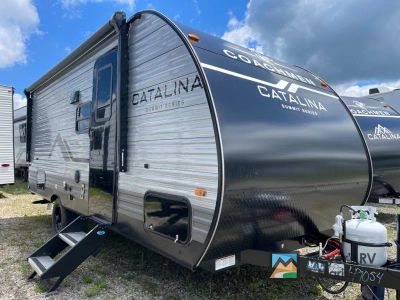 2027 Coachmen RV Catalina Summit Series 7 184BHSX — front three-quarter view