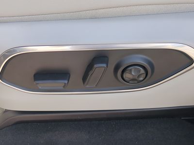 2026 Jeep Grand Wagoneer - Photo 21