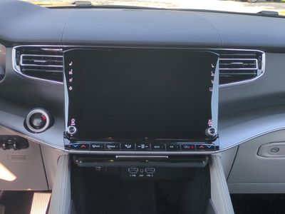 2026 Jeep Grand Wagoneer - Photo 19