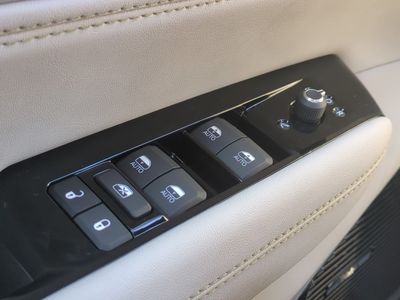 2026 Jeep Grand Wagoneer - Photo 27