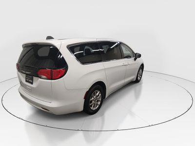 2023 Chrysler Voyager - Photo 7
