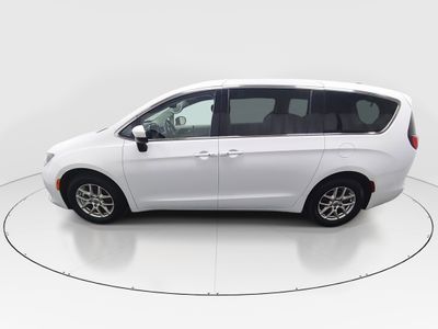 2023 Chrysler Voyager - Photo 4