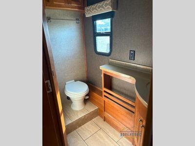 2017 Tiffin Motorhomes Allegro SA — photo 11 view