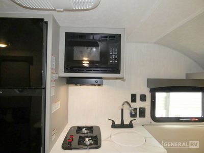 2025 Coachmen Clipper Cadet - Photo 12
