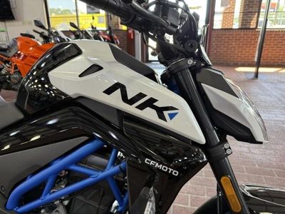 2025 CFMOTO 300NK — photo 9 view