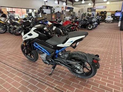 2025 CFMOTO 300NK — photo 8 view