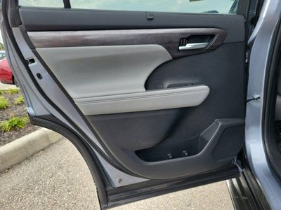 2022 Toyota Highlander - Photo 16